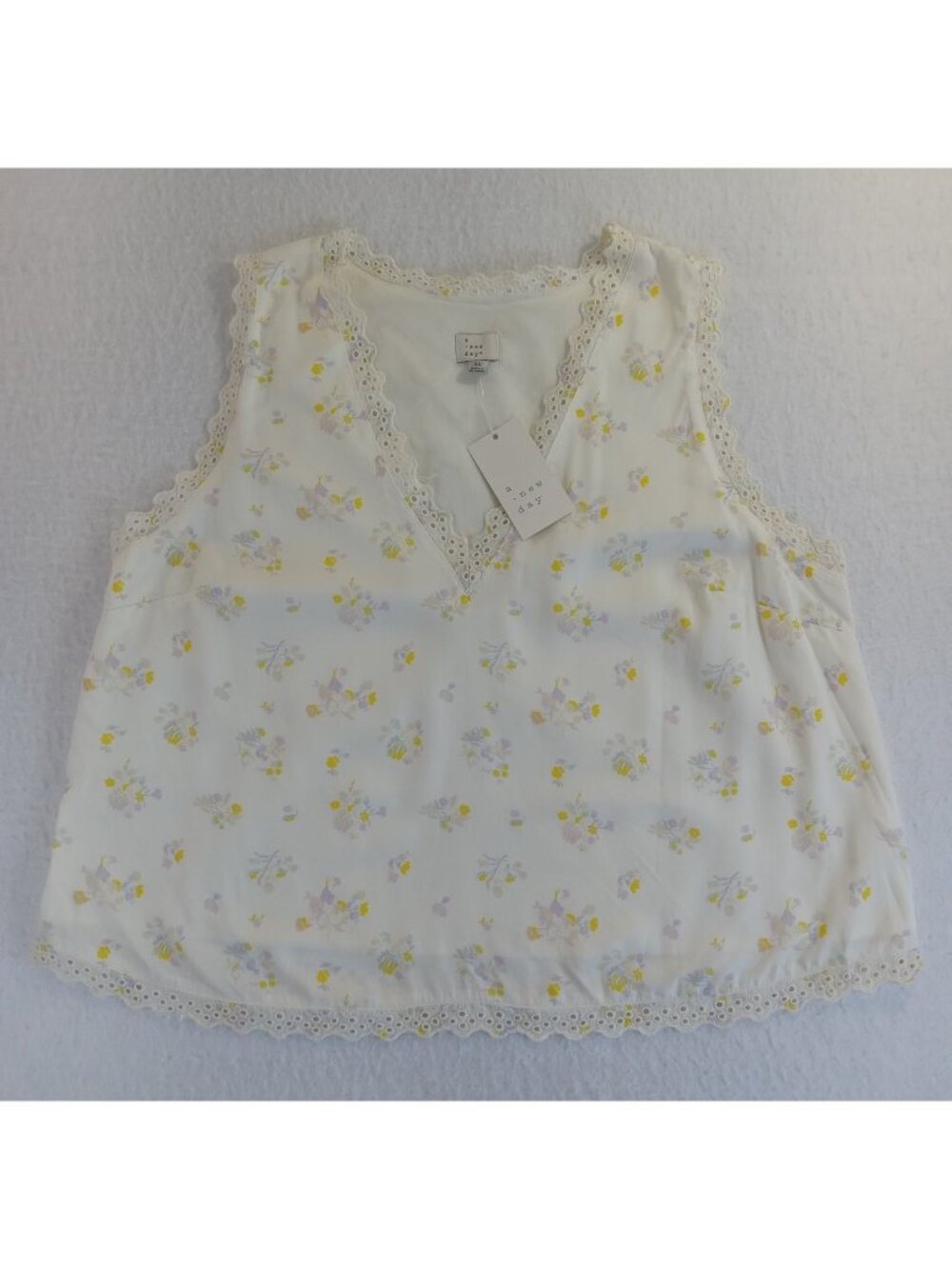 A New Day Cream Yellow Floral Sleeveless Top Blouse XL Eyelet Trim Lined Modal